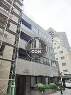 建物左側にバルコニーがあります