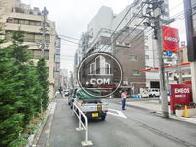 全面道路右側です