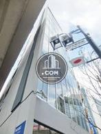 歩道から見上げた外壁