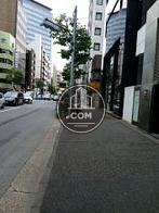 建物前の歩道