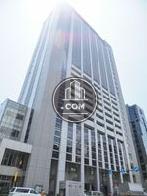 ガラス面を多用した外装