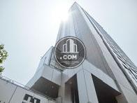 玄関前から見上げた外観