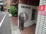 玄関は物件左側