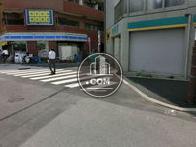 前面の歩道です