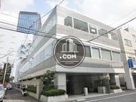 奥行きのある建物