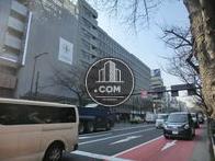 物件前の市ヶ谷駅方向です