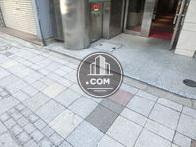 段差のない玄関口前の床面