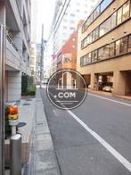 交通量の少ない公道に面しています