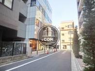 隣接する脇道奥からの景観