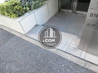 玄関周りの床面です