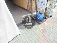 玄関前の床面です