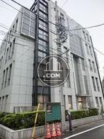 建物正面左側から