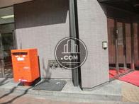 玄関脇に郵便ポストの設置があります