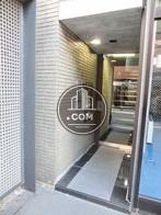 スタイリッシュな造りの玄関口