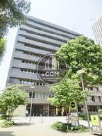 沢山のガラス窓が配列されています