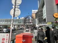 右手には渋谷ヒカリエです