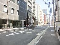 前面道路は奥から手前への一方通行です
