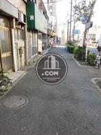 前面の歩道です