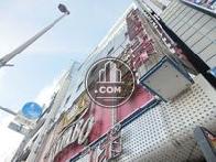 玄関前から見上げた外観