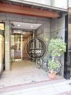 正面玄関口回りの造りです