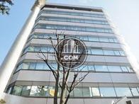 幅広いガラス面を各フロアに設けています