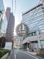 隣接する脇道の奥から見た景観