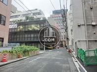 正面玄関前の道路