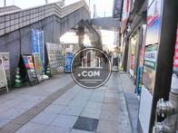 陸橋降りたところにございます
