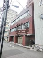 ５階建ての低層ビルです