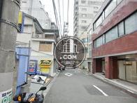 まっすぐ進むと山手通りがあります