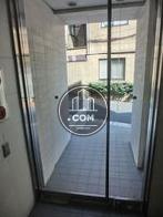 エントランス内より通りを撮影