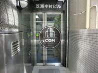 手動式の扉になります