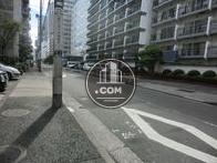 車の通りの少ないエリアに建ちます