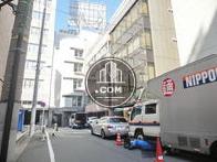 茅場町駅方向へ連絡します