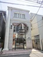 さらに大きな建物の一角のようなデザインです