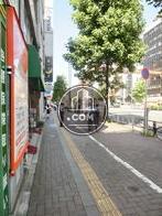 街路樹のある歩道