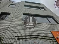 タイル張りの壁面です