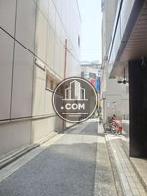 玄関前の通り