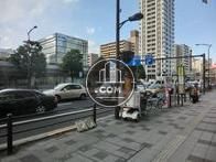 正面入口から見た周辺です