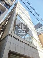 玄関前から見上げた外観