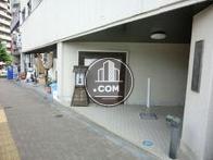 1階は店舗タイプとなっております