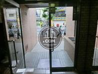 正面入口の扉です