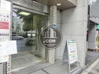 ガラス張りの自動ドア