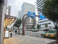 大型ビルが建ち並びます