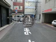 古い建物が立ち並びます