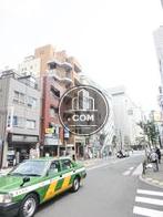 周囲には活気があります