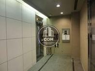 清潔感のあるエントランスホールです