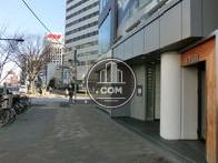 綺麗に整備された広い歩道