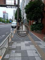 建物前の歩道