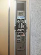 エレベーター内の操作パネル